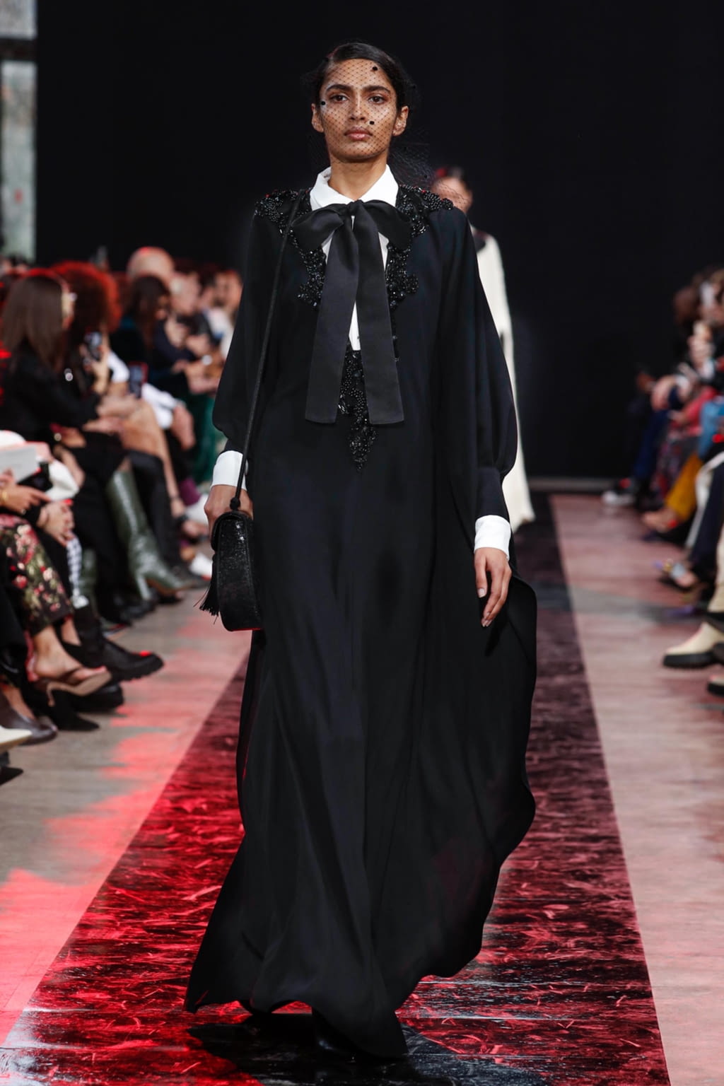 Fashion Week Paris Fall/Winter 2020 look 29 from the Elie Saab collection 女装