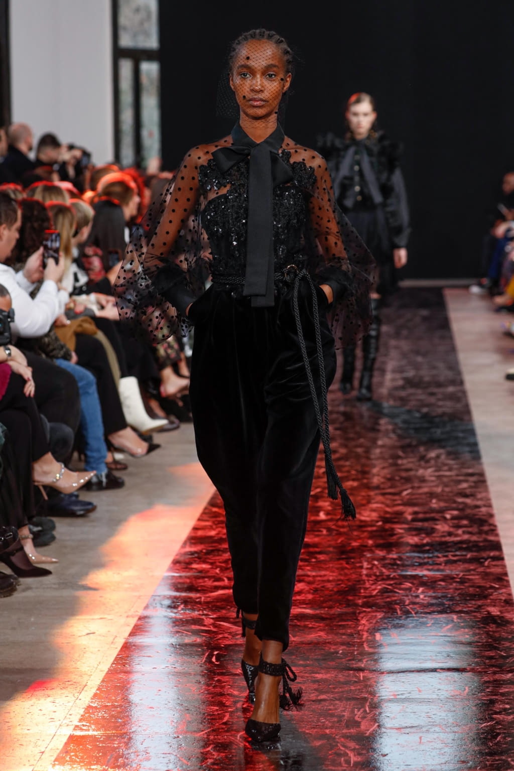 Fashion Week Paris Fall/Winter 2020 look 31 from the Elie Saab collection 女装