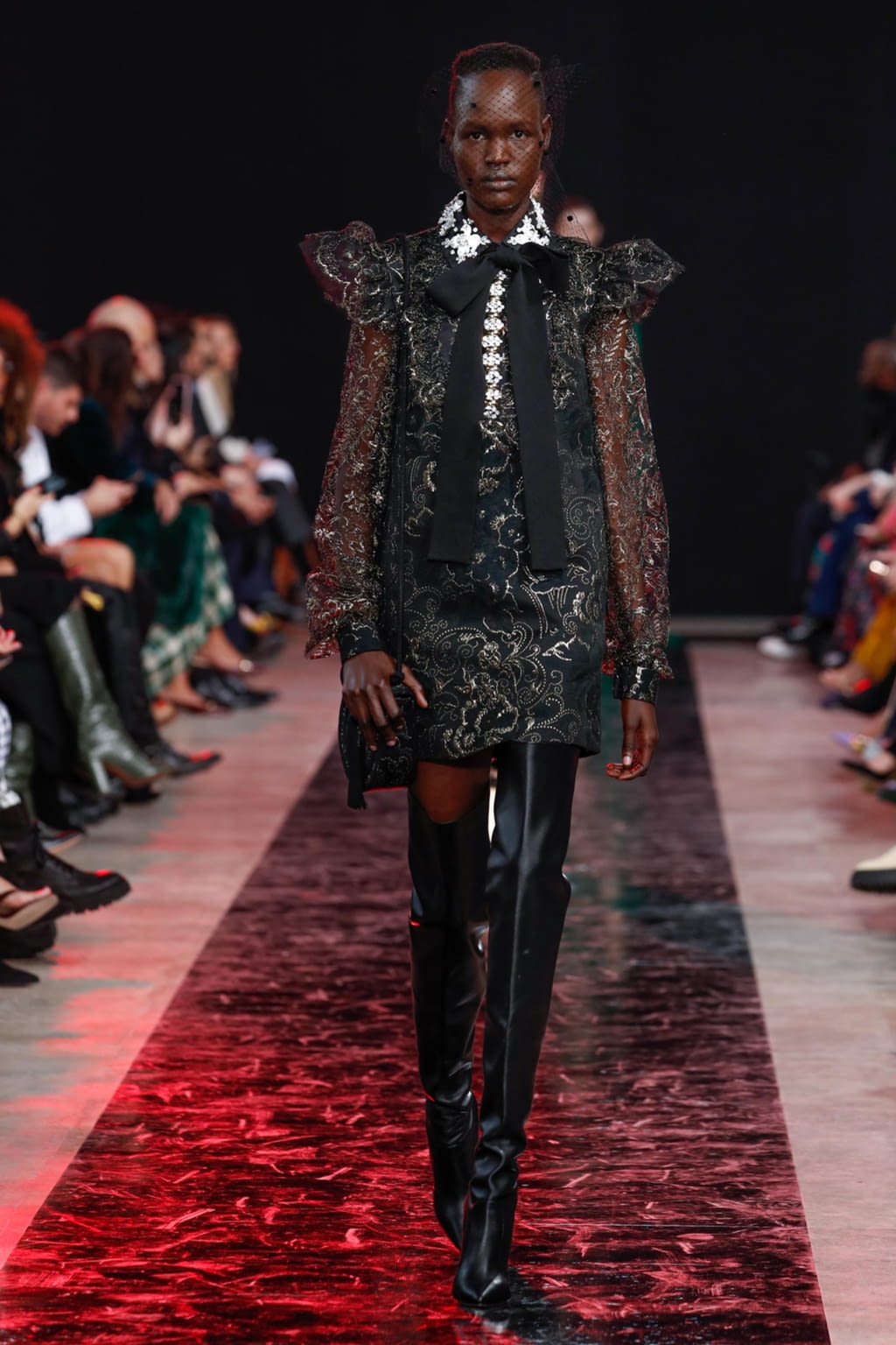 Fashion Week Paris Fall/Winter 2020 look 39 from the Elie Saab collection 女装