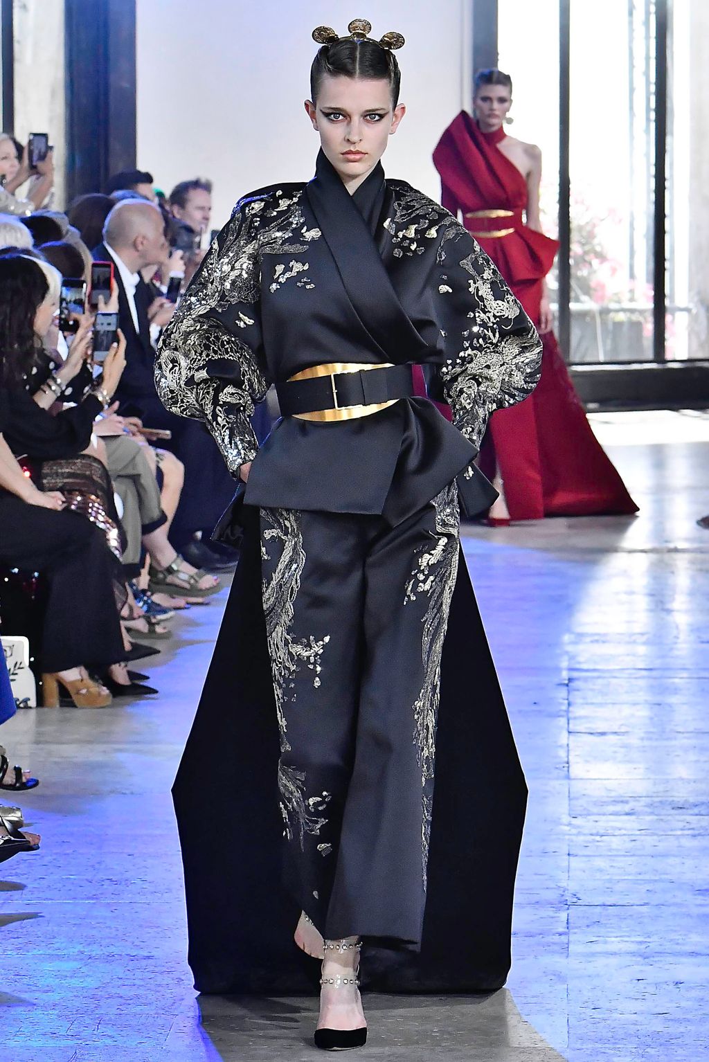 Fashion Week Paris Fall/Winter 2019 look 1 from the Elie Saab collection 高级定制