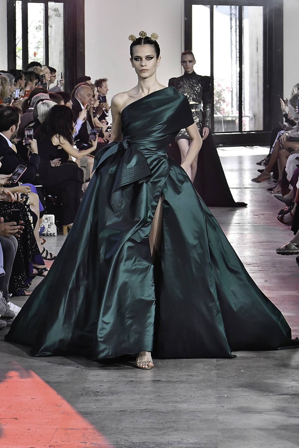 Fashion Week Paris Fall/Winter 2019 look 16 de la collection Elie Saab couture