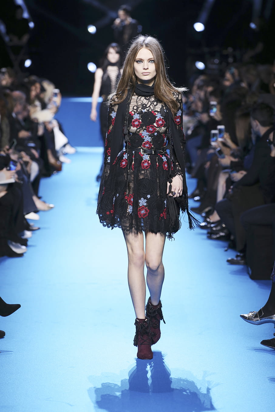 Fashion Week Paris Fall/Winter 2016 look 2 from the Elie Saab collection 女装
