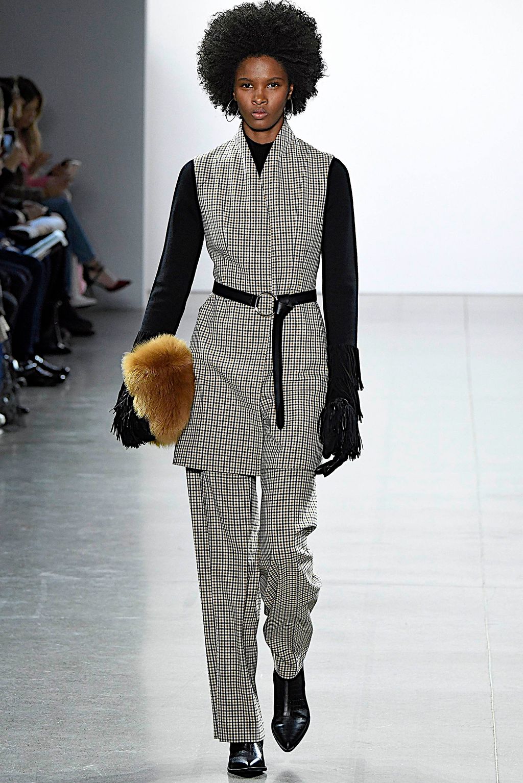 Fashion Week New York Fall/Winter 2019 look 2 from the Elie Tahari collection womenswear