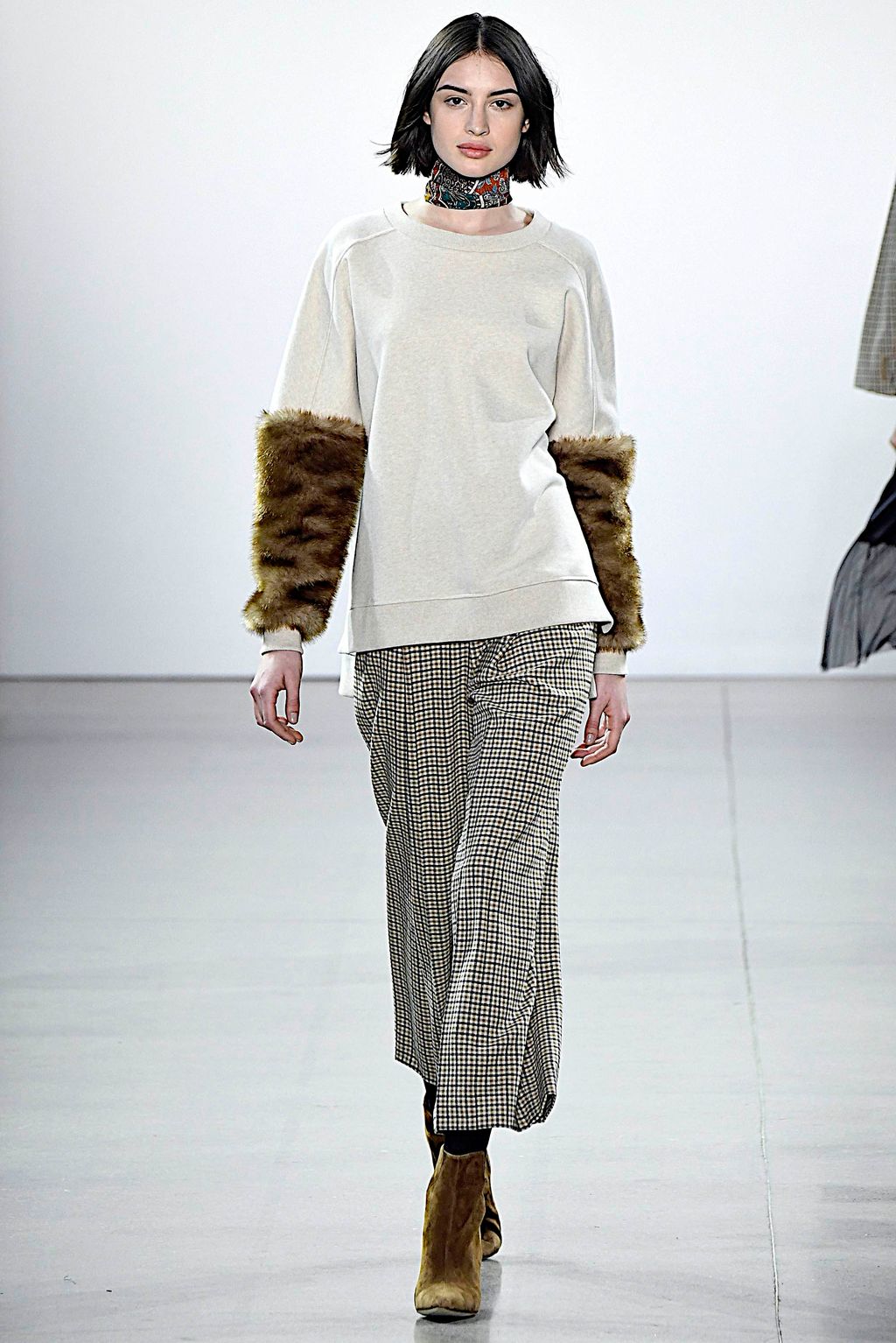 Fashion Week New York Fall/Winter 2019 look 3 from the Elie Tahari collection womenswear