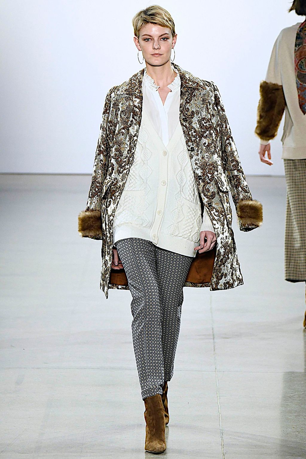 Fashion Week New York Fall/Winter 2019 look 5 from the Elie Tahari collection womenswear