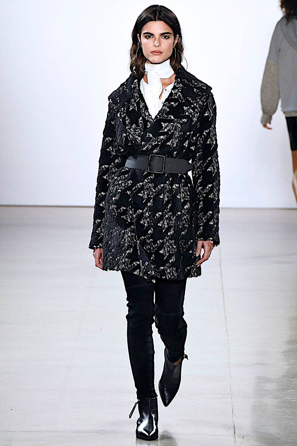 Fashion Week New York Fall/Winter 2019 look 13 from the Elie Tahari collection 女装