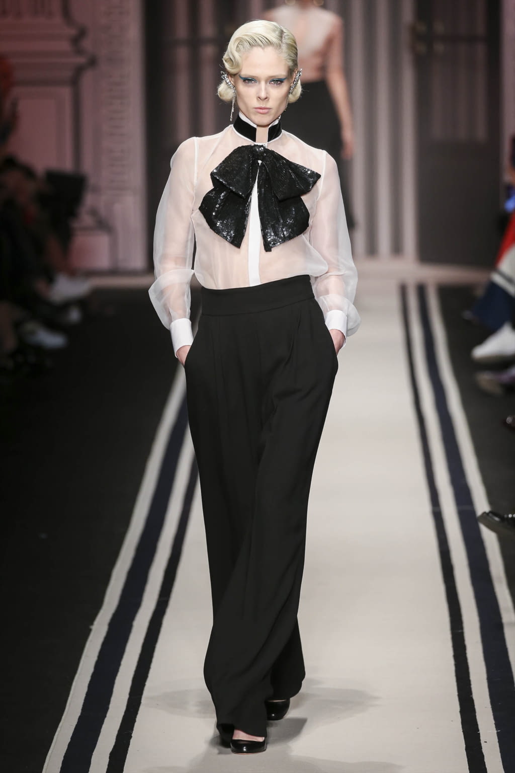 Fashion Week Milan Fall/Winter 2017 look 1 de la collection Elisabetta Franchi womenswear