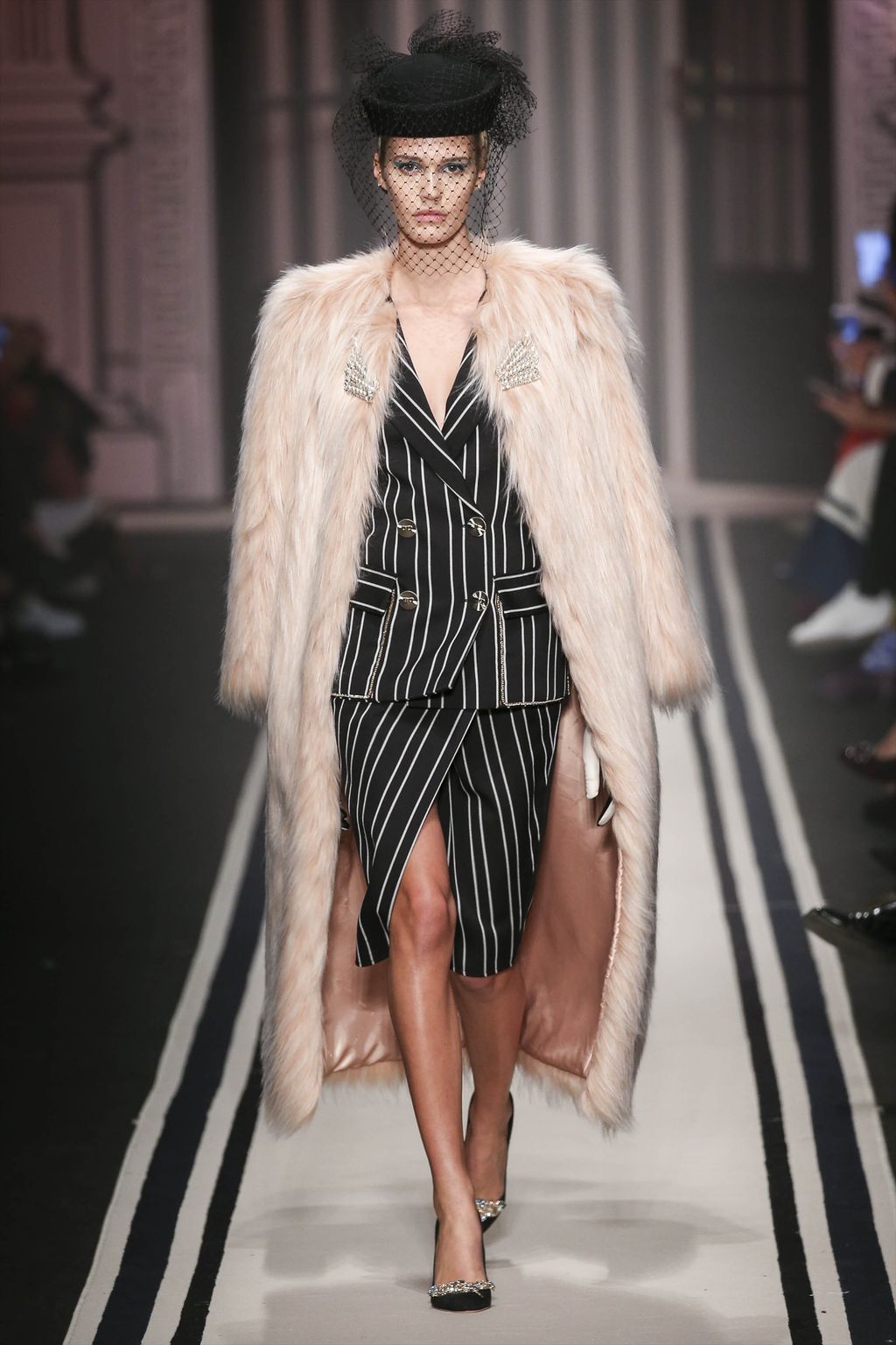 Fashion Week Milan Fall/Winter 2017 look 3 de la collection Elisabetta Franchi womenswear