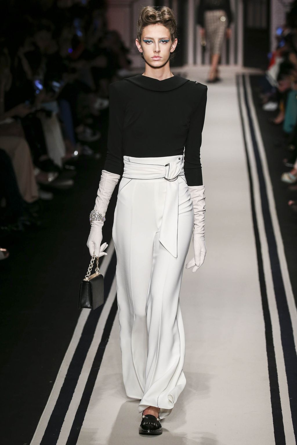 Fashion Week Milan Fall/Winter 2017 look 43 from the Elisabetta Franchi collection 女装