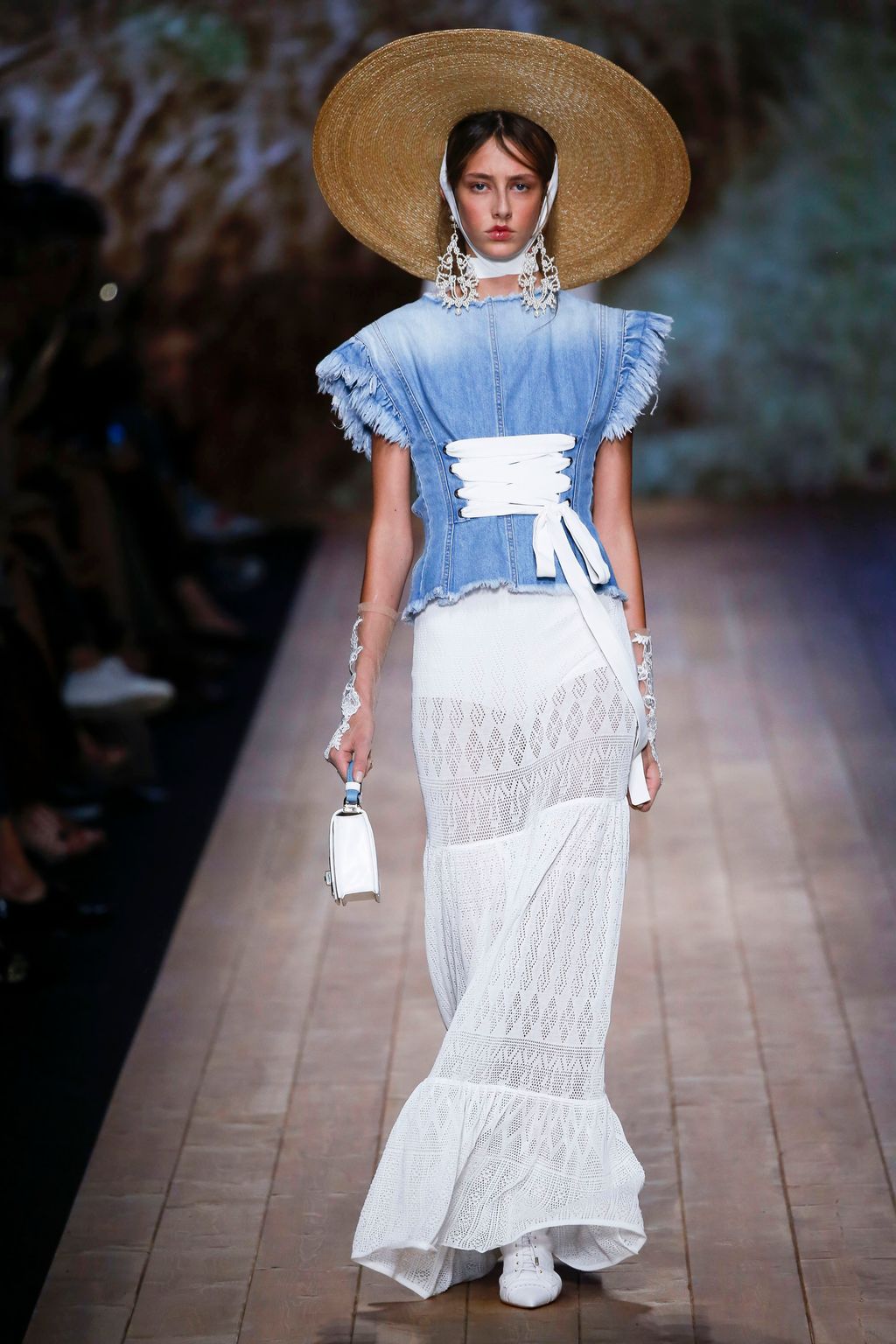 Fashion Week Milan Spring/Summer 2018 look 29 de la collection Elisabetta Franchi womenswear