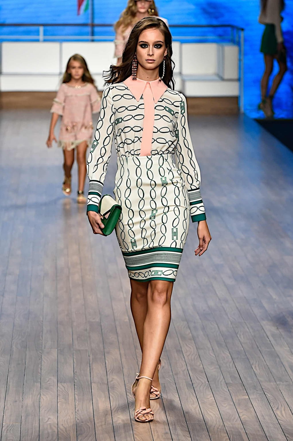 Fashion Week Milan Spring/Summer 2020 look 22 from the Elisabetta Franchi collection 女装