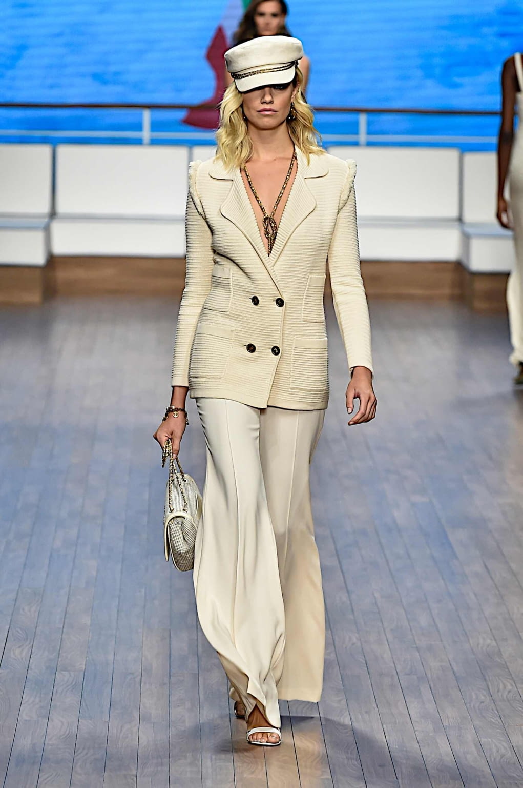 Fashion Week Milan Spring/Summer 2020 look 14 from the Elisabetta Franchi collection 女装