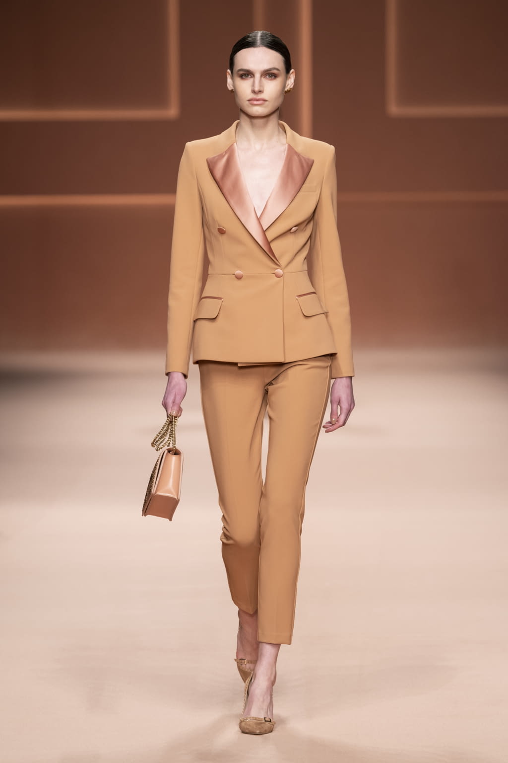 Fashion Week Milan Fall/Winter 2020 look 3 de la collection Elisabetta Franchi womenswear