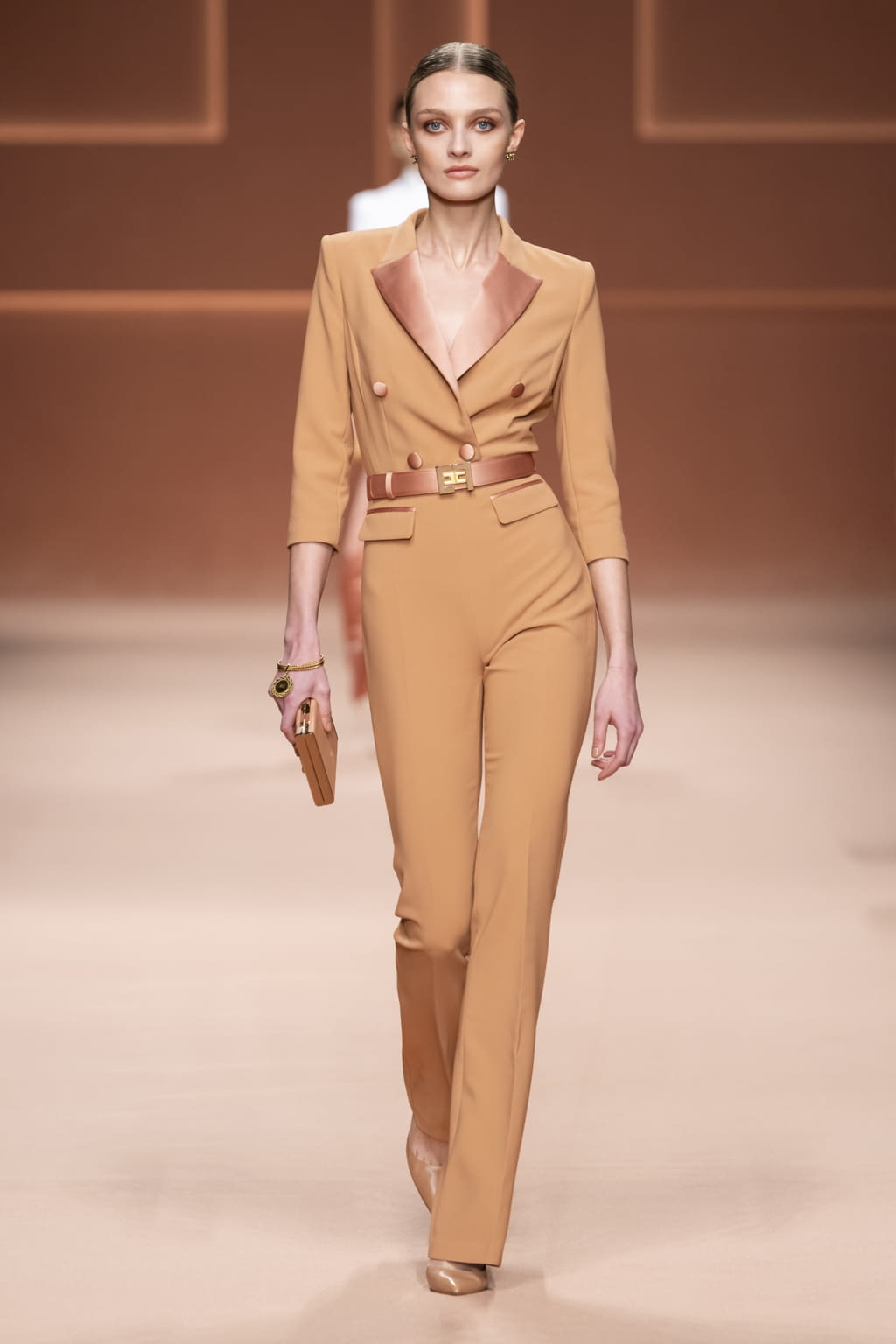 Fashion Week Milan Fall/Winter 2020 look 6 from the Elisabetta Franchi collection 女装