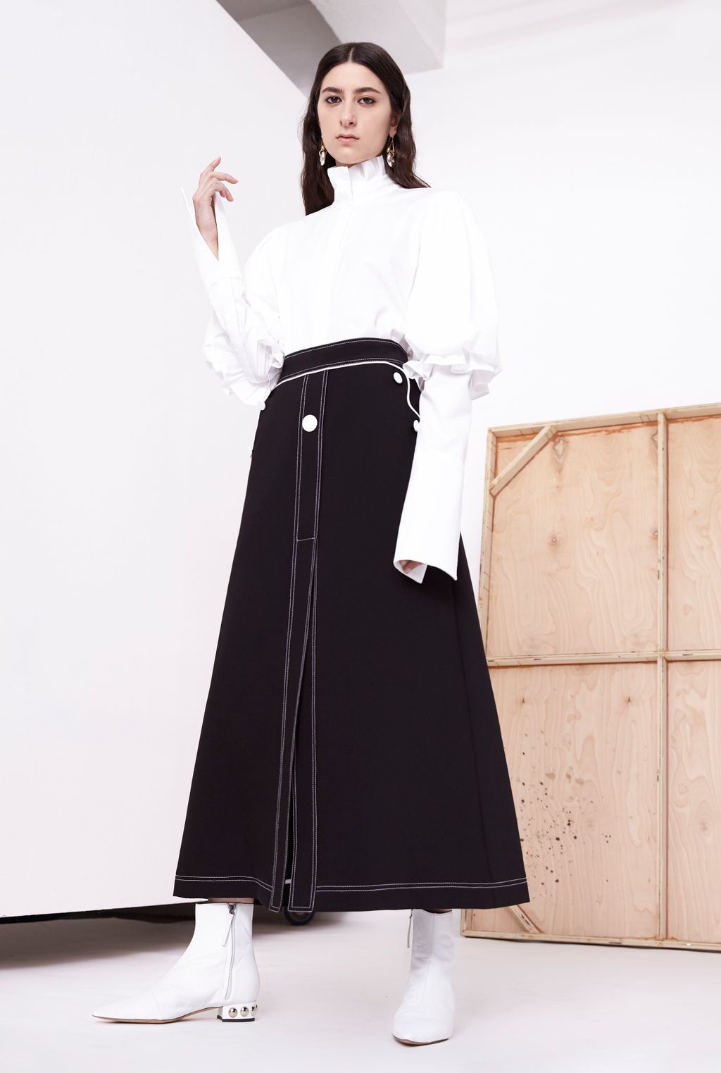 Fashion Week Paris Resort 2018 look 2 from the Ellery collection womenswear