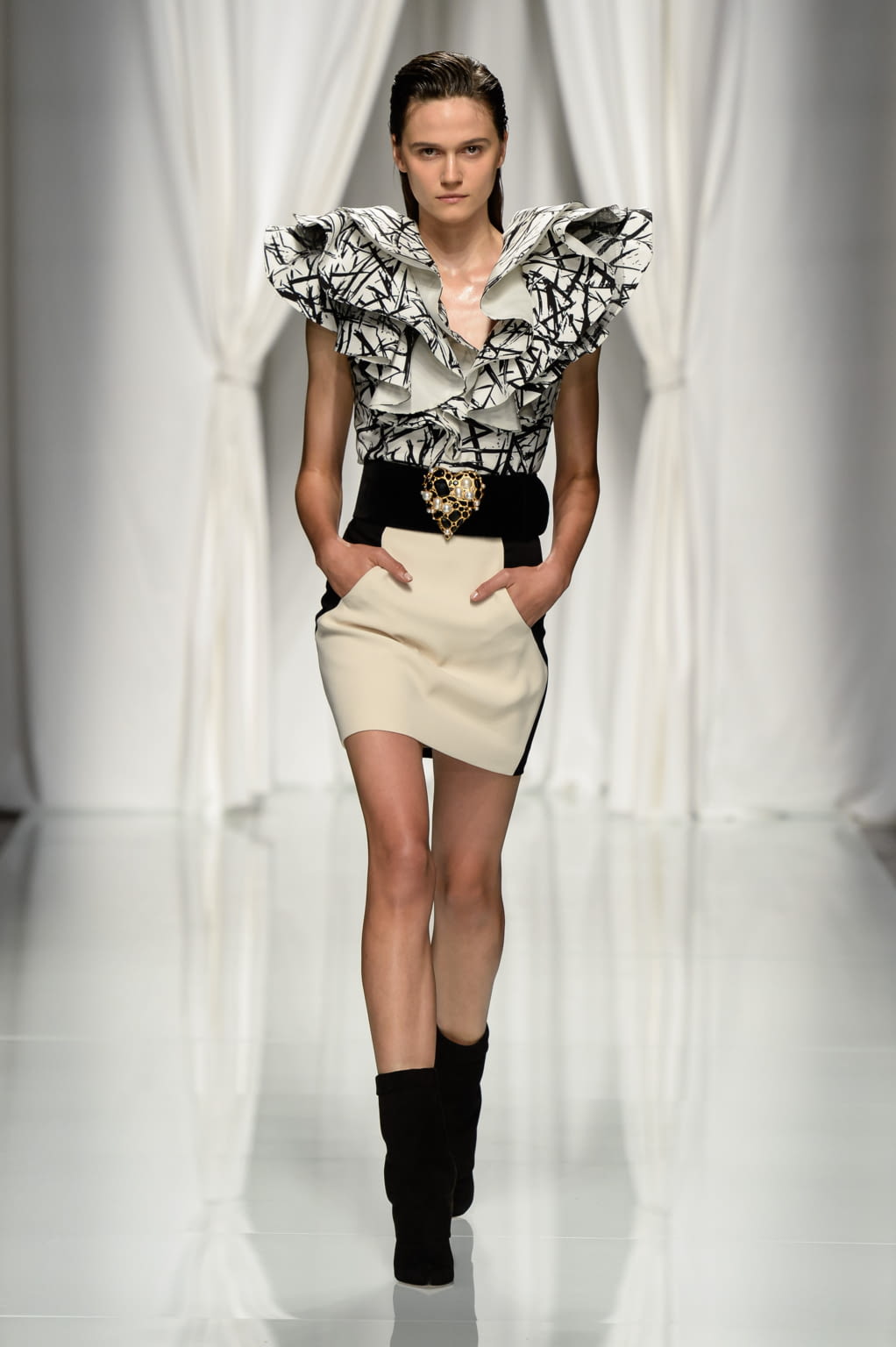 Fashion Week Paris Spring/Summer 2017 look 18 de la collection Emanuel Ungaro womenswear