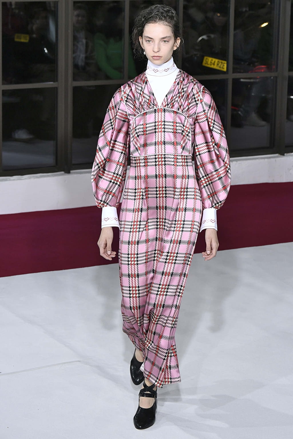Fashion Week London Fall/Winter 2018 look 37 from the Emilia Wickstead collection 女装