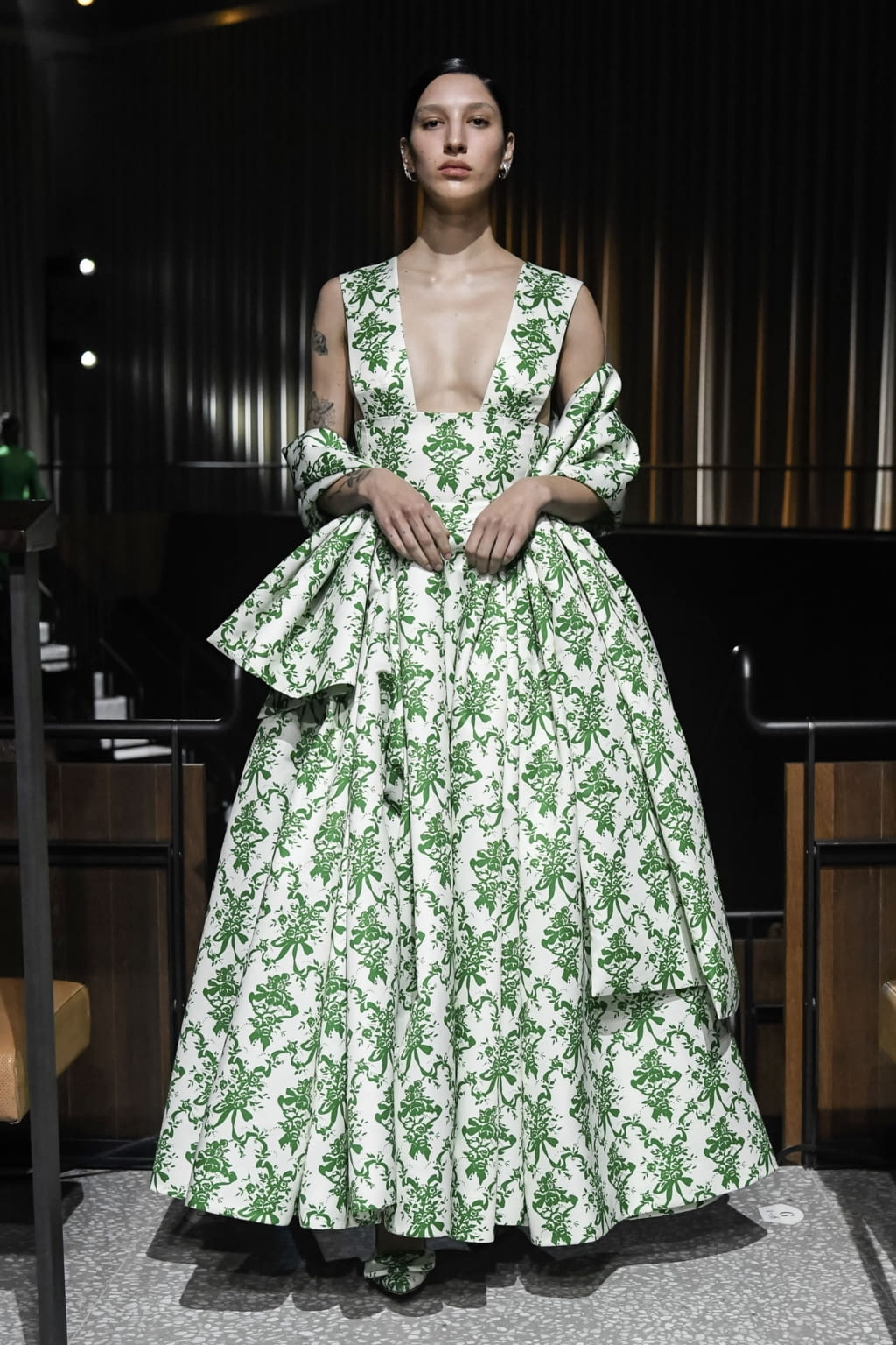 Fashion Week London Fall/Winter 2020 look 43 from the Emilia Wickstead collection 女装