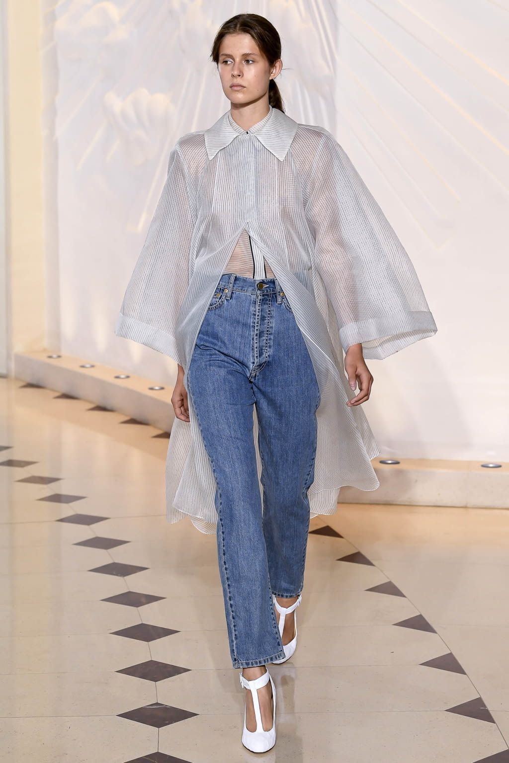 Fashion Week London Spring/Summer 2018 look 4 from the Emilia Wickstead collection 女装