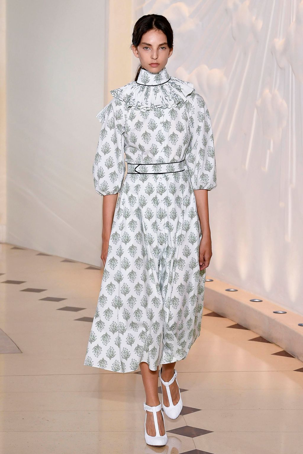 Fashion Week London Spring/Summer 2018 look 15 from the Emilia Wickstead collection womenswear