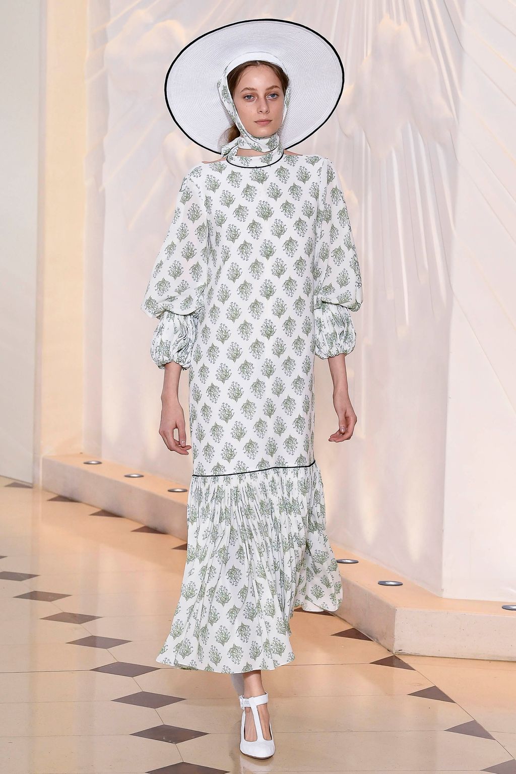 Fashion Week London Spring/Summer 2018 look 18 from the Emilia Wickstead collection 女装