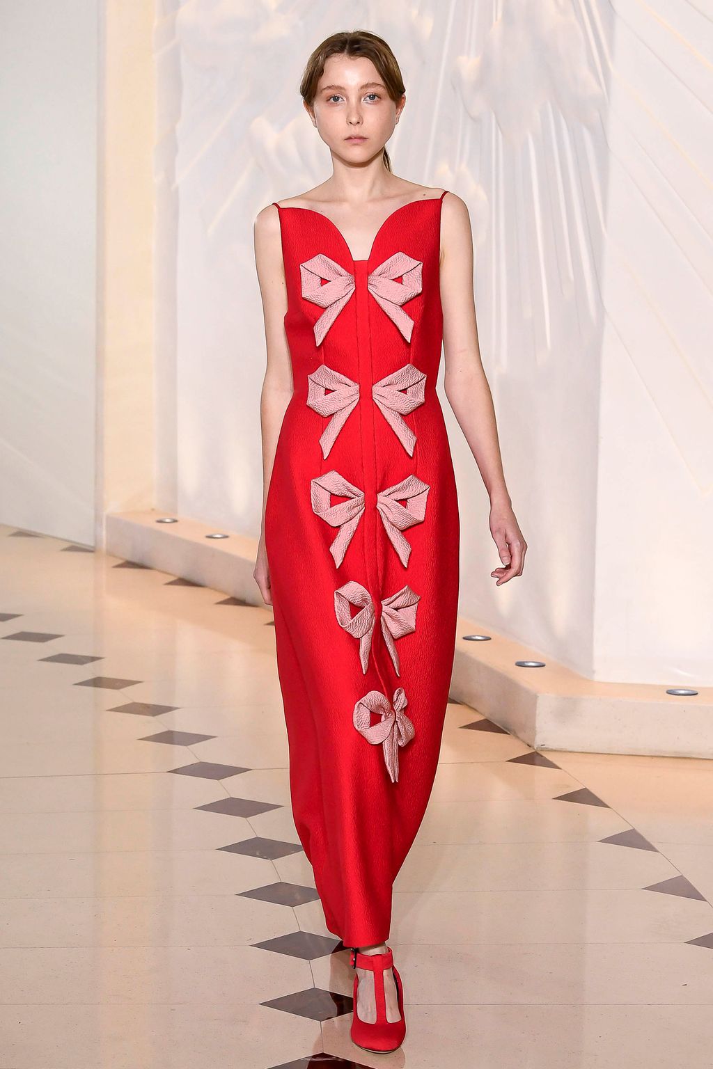 Fashion Week London Spring/Summer 2018 look 28 from the Emilia Wickstead collection womenswear