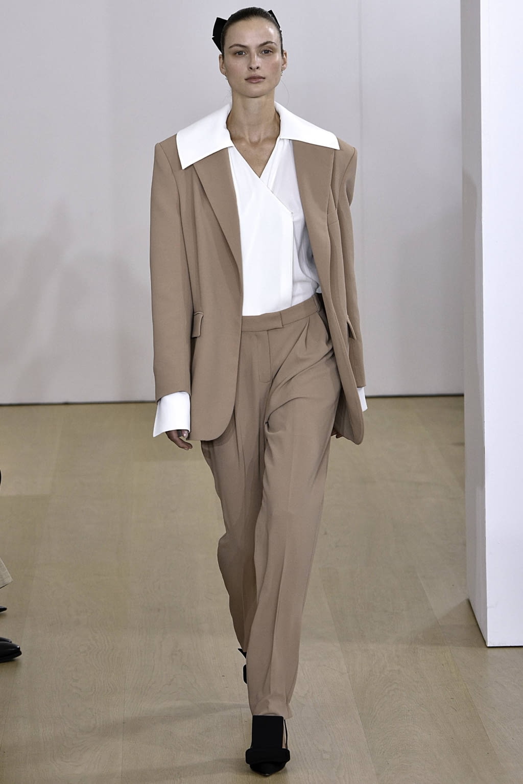 Fashion Week London Spring/Summer 2019 look 3 from the Emilia Wickstead collection womenswear