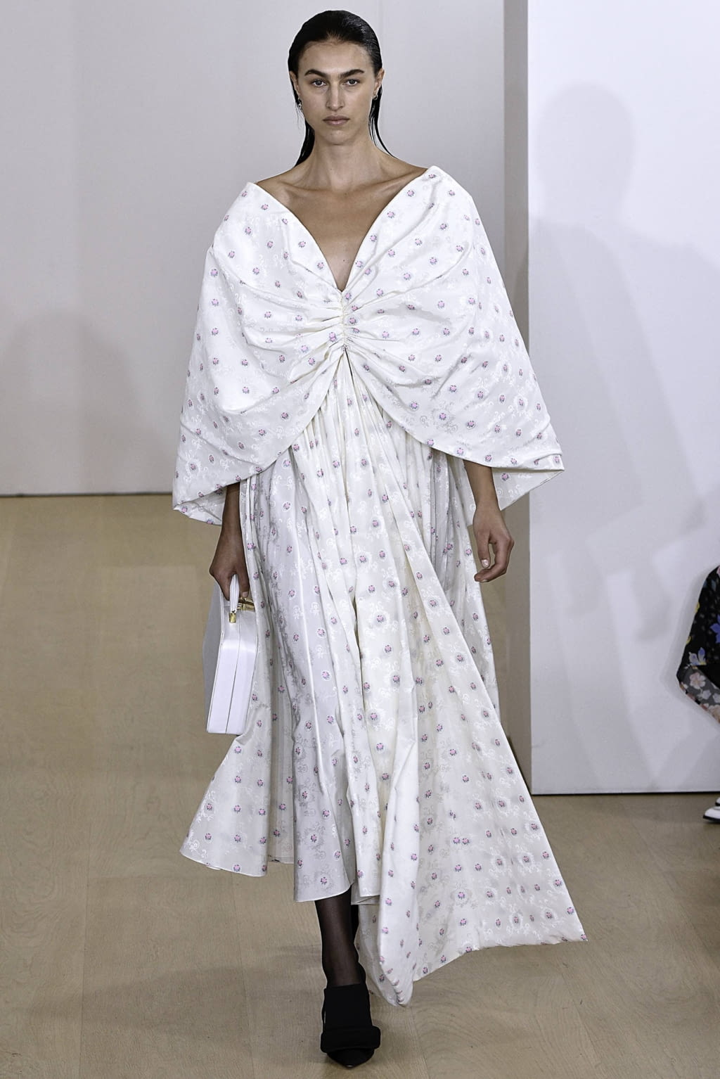Fashion Week London Spring/Summer 2019 look 13 from the Emilia Wickstead collection womenswear