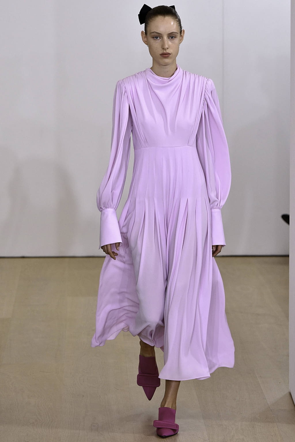 Fashion Week London Spring/Summer 2019 look 14 from the Emilia Wickstead collection 女装