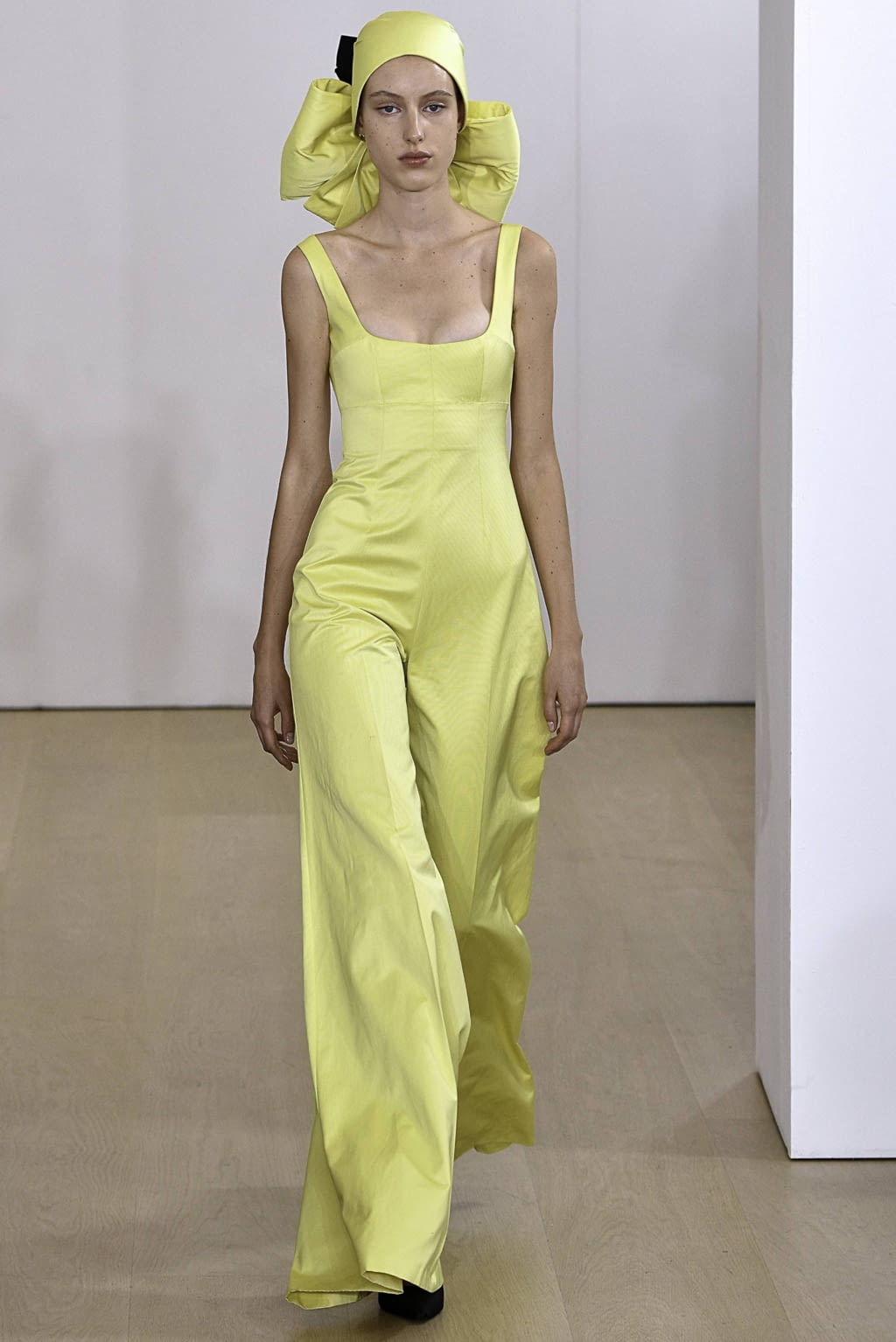 Fashion Week London Spring/Summer 2019 look 38 from the Emilia Wickstead collection 女装