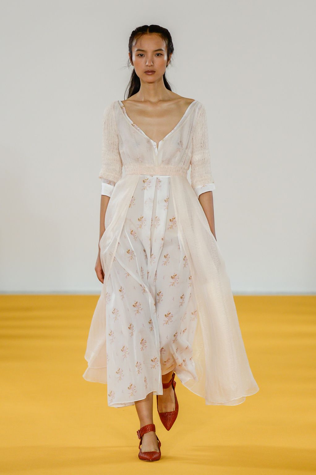 Fashion Week London Spring/Summer 2017 look 26 from the Emilia Wickstead collection womenswear