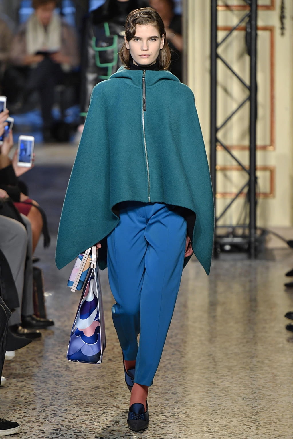 Fashion Week Milan Fall/Winter 2018 look 3 de la collection Pucci womenswear