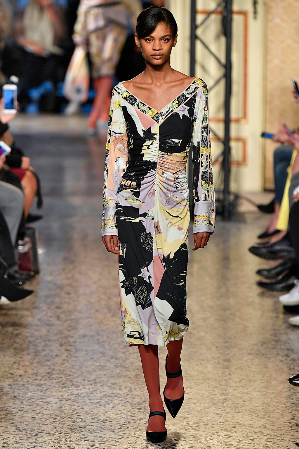 Fashion Week Milan Fall/Winter 2018 look 25 from the Pucci collection womenswear