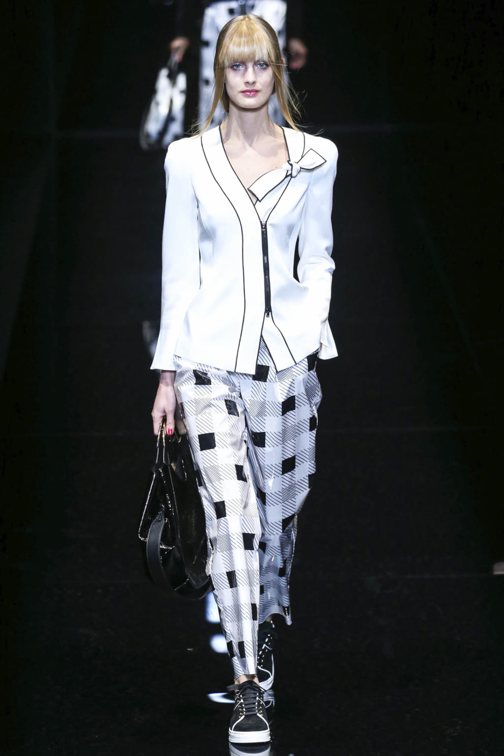 Fashion Week Milan Fall/Winter 2017 look 14 from the Emporio Armani collection 女装