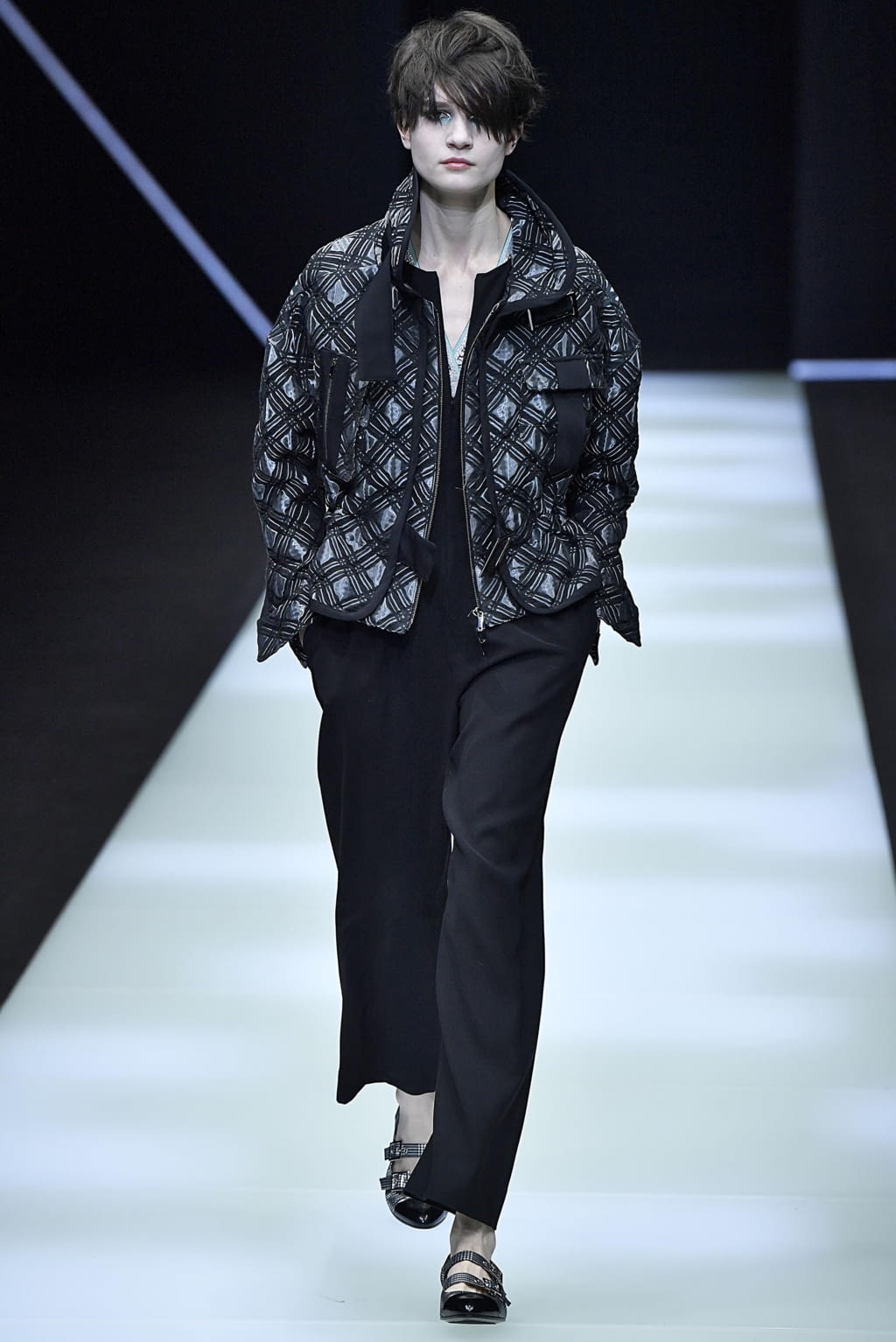 Fashion Week Milan Fall/Winter 2018 look 34 from the Emporio Armani collection 女装