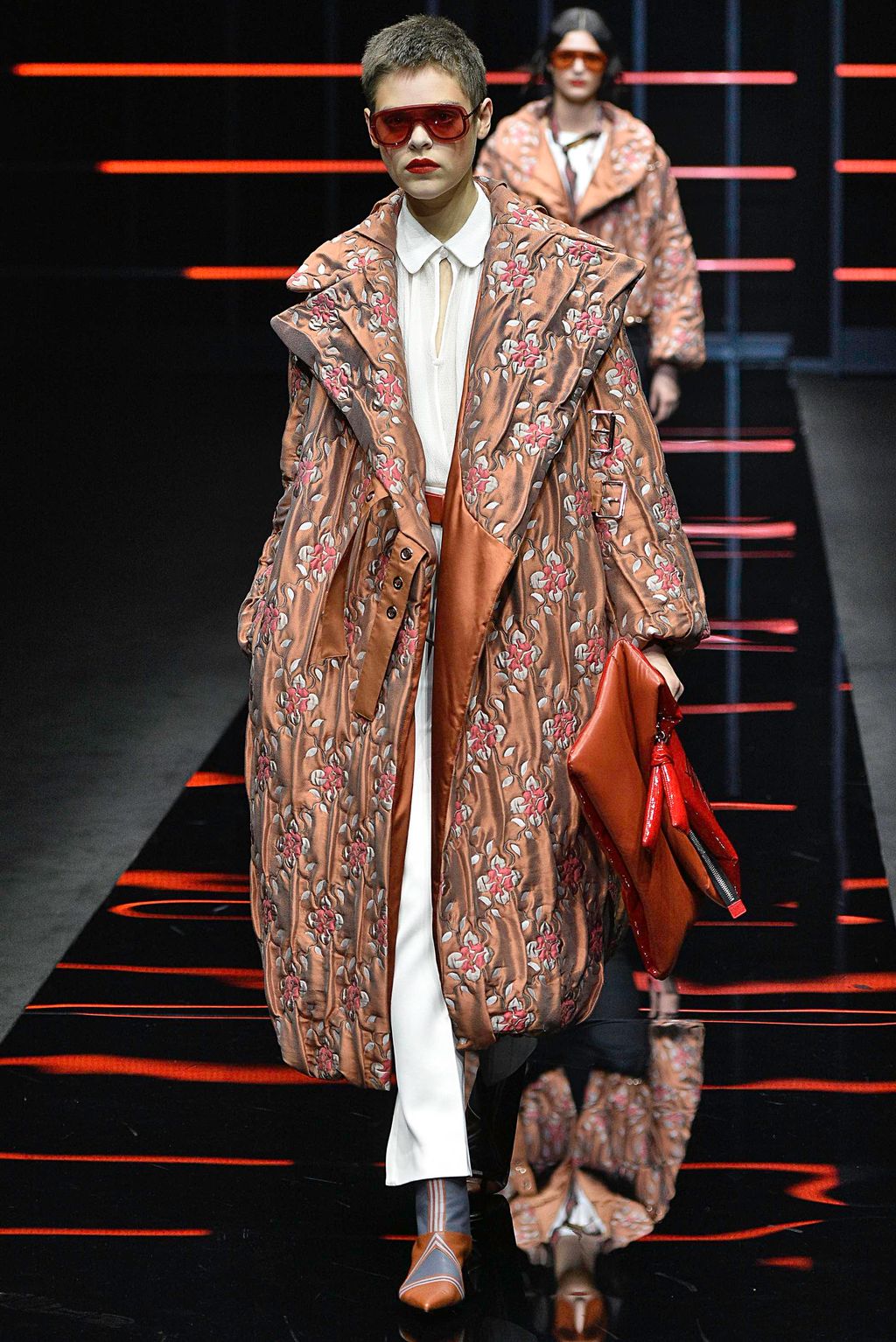 Fashion Week Milan Fall/Winter 2019 look 2 from the Emporio Armani collection 女装