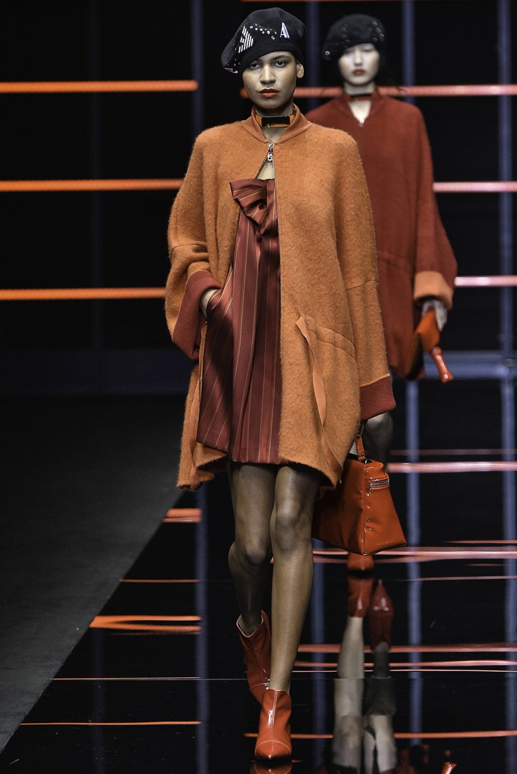 Fashion Week Milan Fall/Winter 2019 look 7 from the Emporio Armani collection 女装