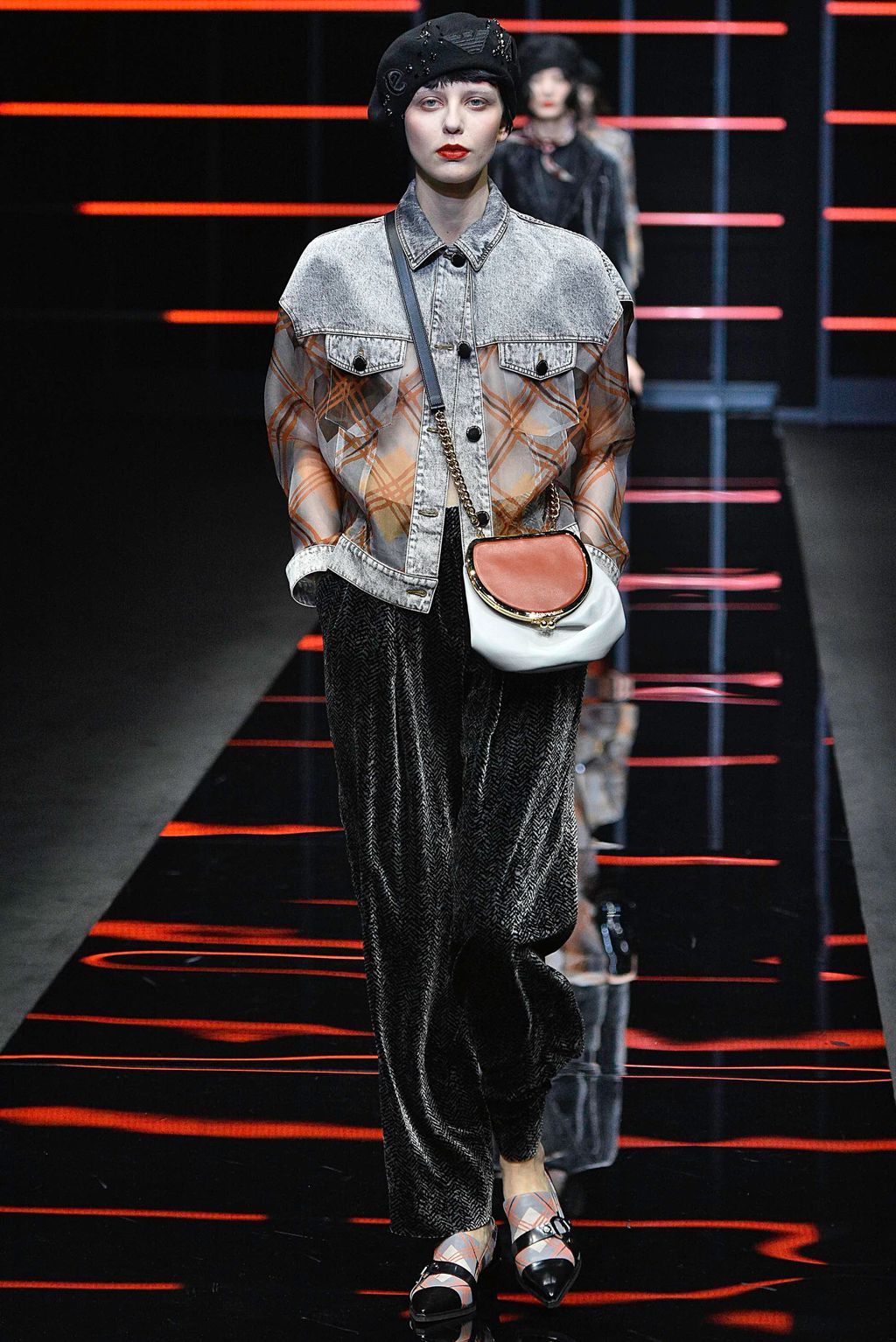 Fashion Week Milan Fall/Winter 2019 look 12 from the Emporio Armani collection 女装