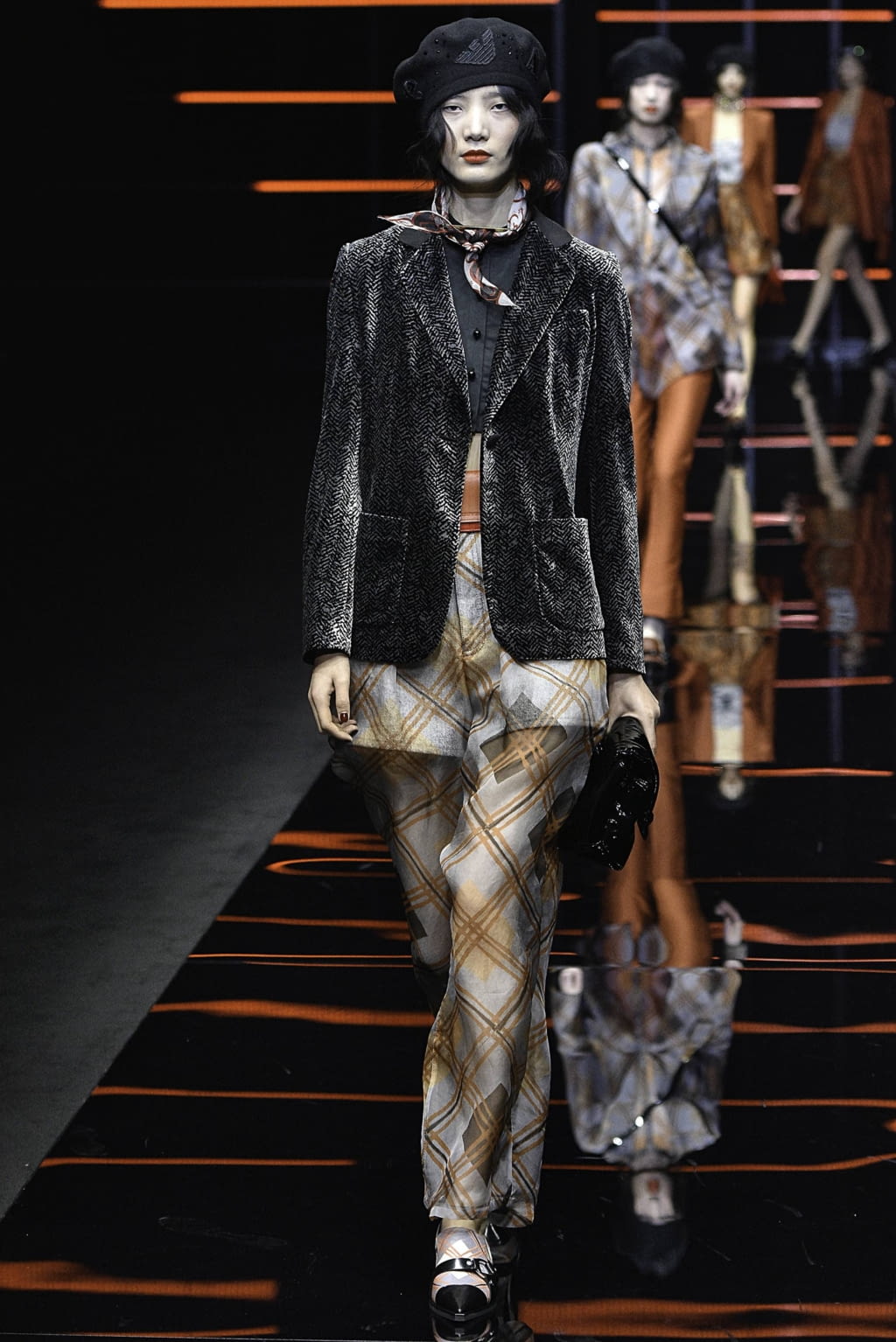 Fashion Week Milan Fall/Winter 2019 look 13 from the Emporio Armani collection 女装