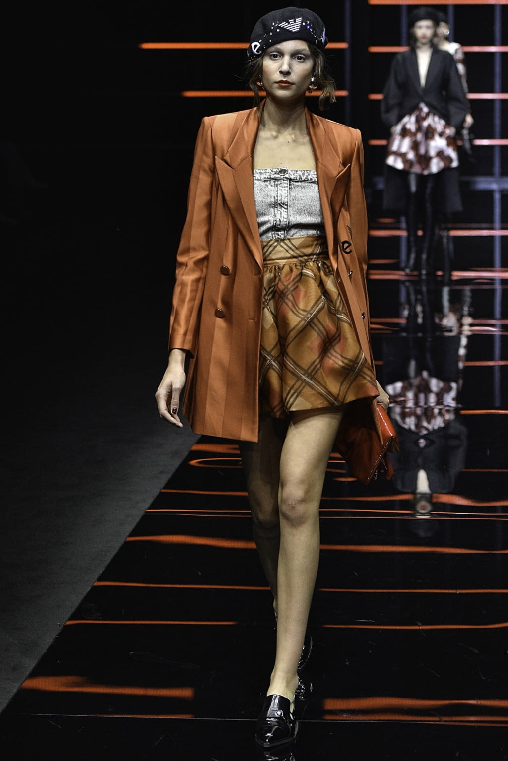 Fashion Week Milan Fall/Winter 2019 look 16 from the Emporio Armani collection 女装