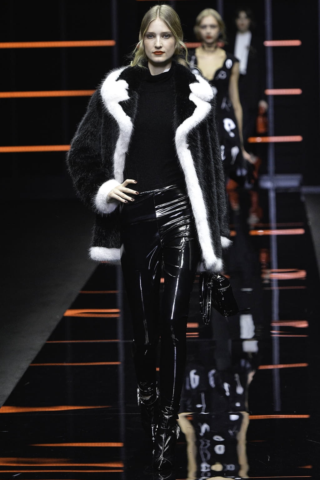 Fashion Week Milan Fall/Winter 2019 look 21 from the Emporio Armani collection 女装