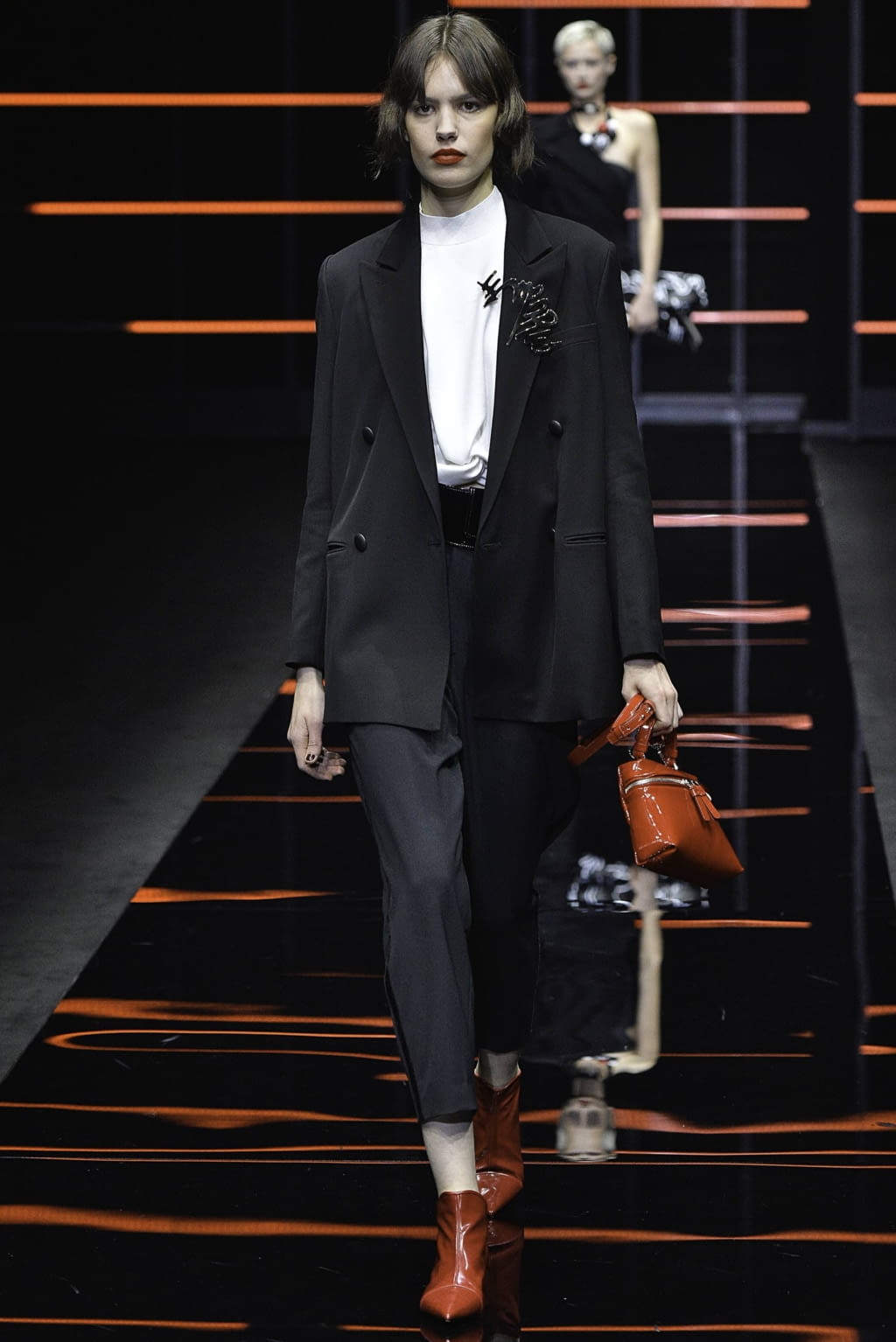 Fashion Week Milan Fall/Winter 2019 look 23 from the Emporio Armani collection 女装