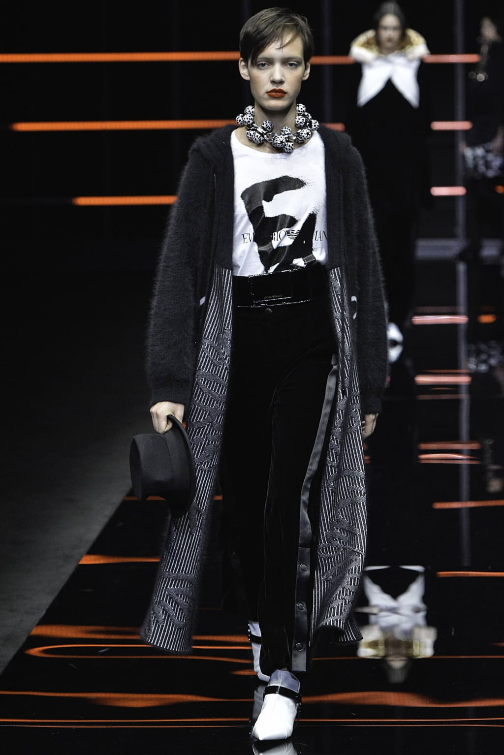 Fashion Week Milan Fall/Winter 2019 look 25 from the Emporio Armani collection womenswear