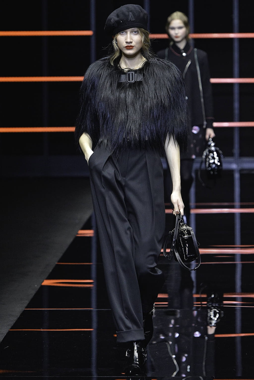 Fashion Week Milan Fall/Winter 2019 look 37 from the Emporio Armani collection 女装