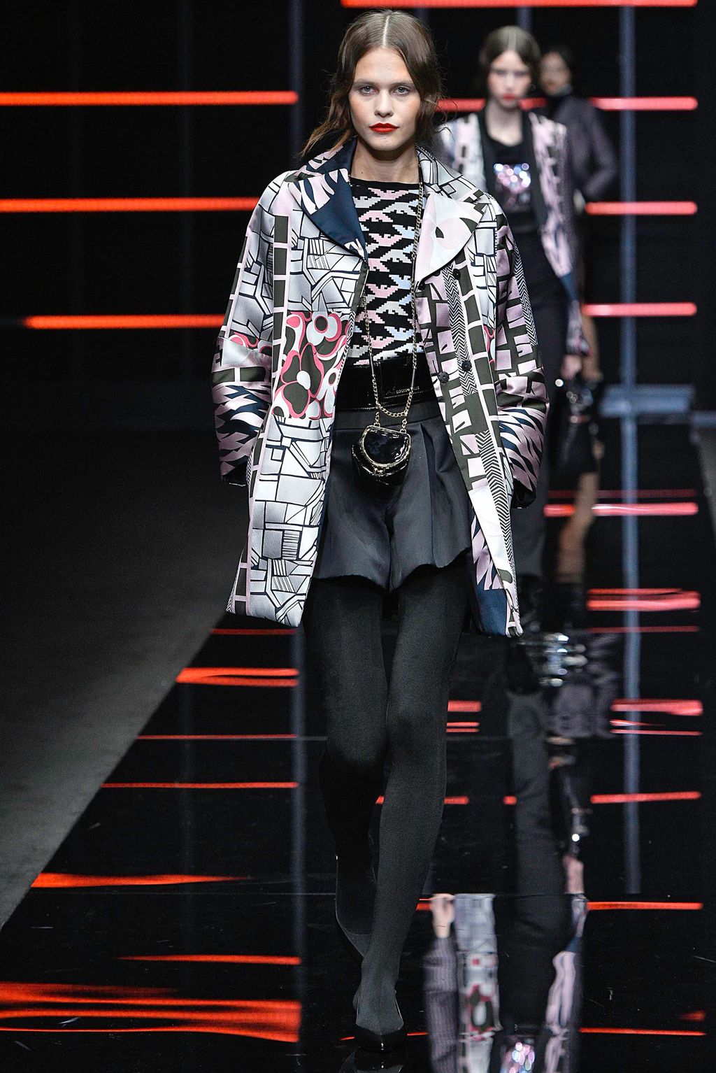 Fashion Week Milan Fall/Winter 2019 look 39 from the Emporio Armani collection 女装