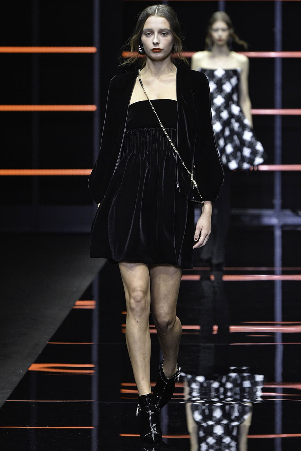 Fashion Week Milan Fall/Winter 2019 look 45 from the Emporio Armani collection 女装
