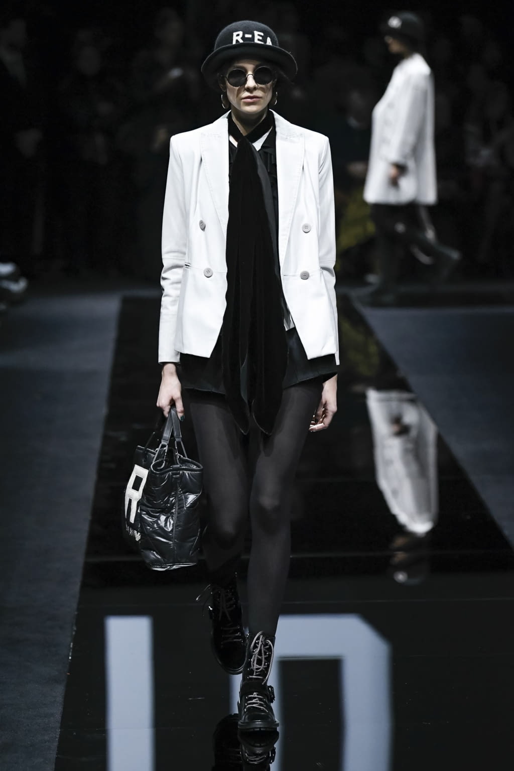 Fashion Week Milan Fall/Winter 2020 look 9 from the Emporio Armani collection 女装