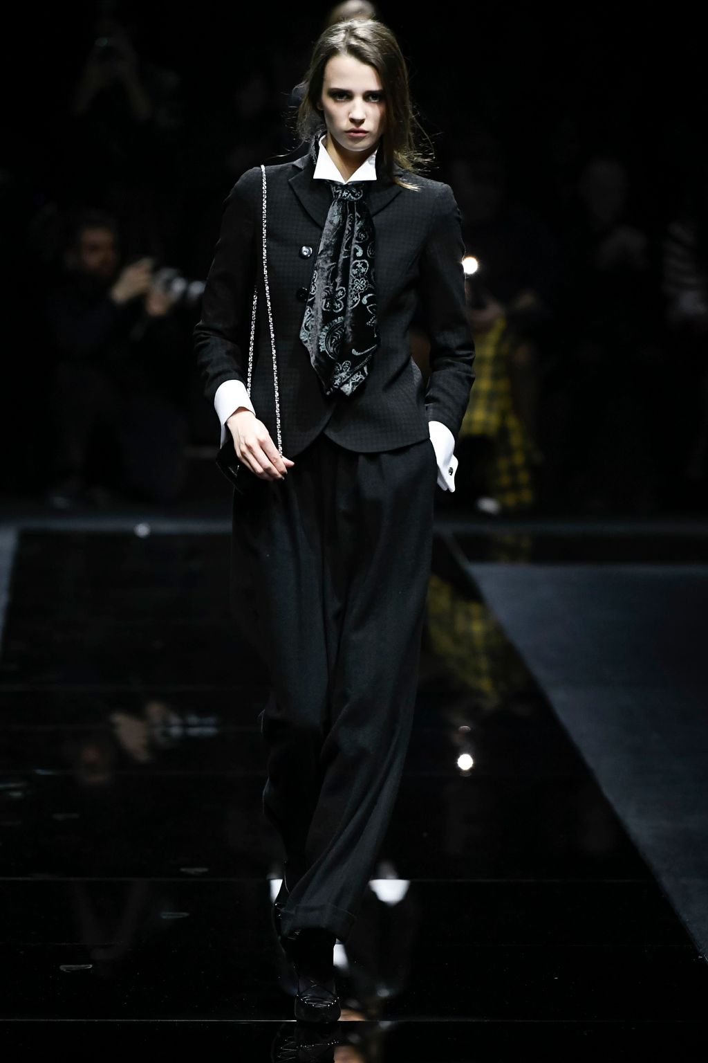 Fashion Week Milan Fall/Winter 2020 look 14 from the Emporio Armani collection 女装