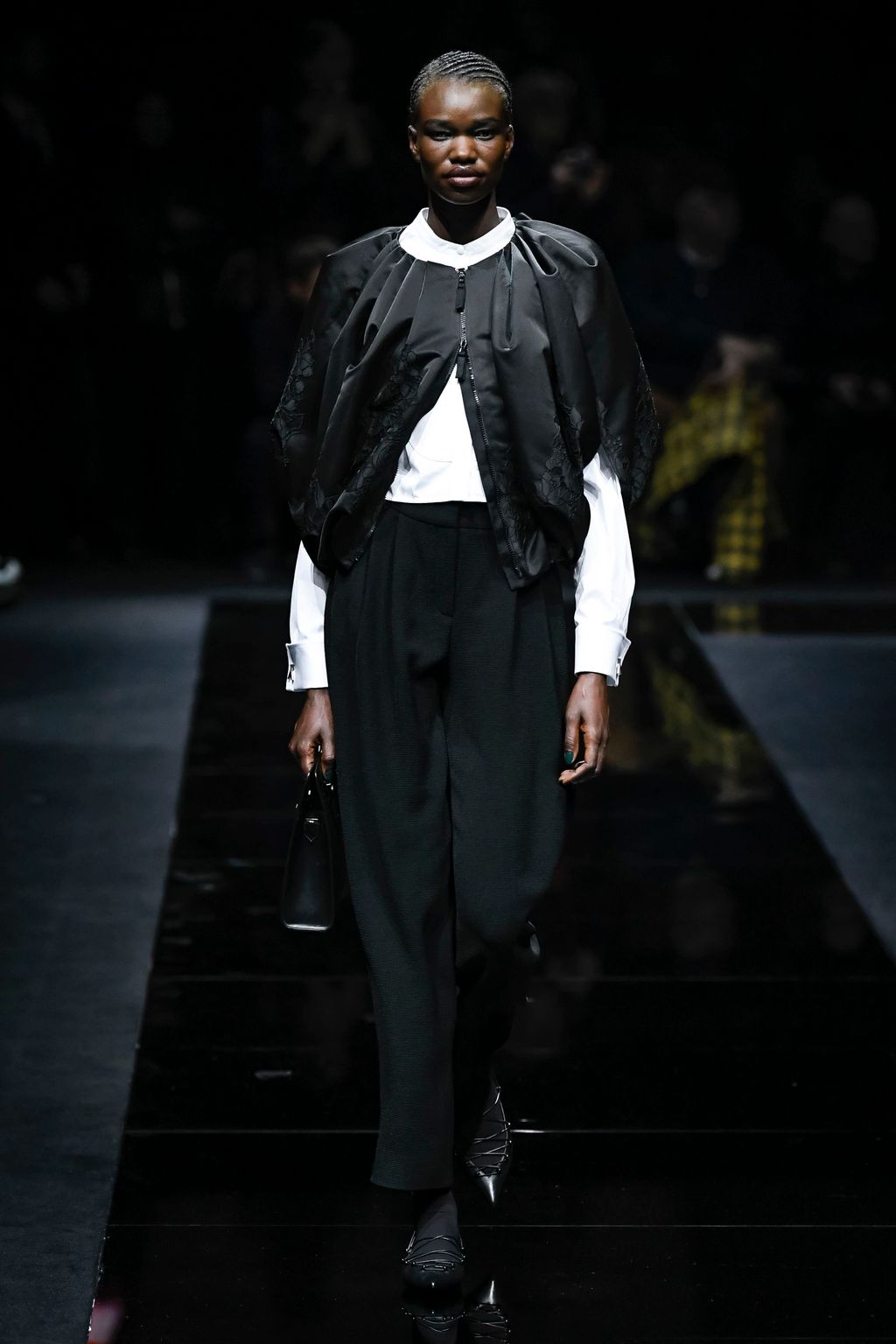 Fashion Week Milan Fall/Winter 2020 look 18 from the Emporio Armani collection 女装
