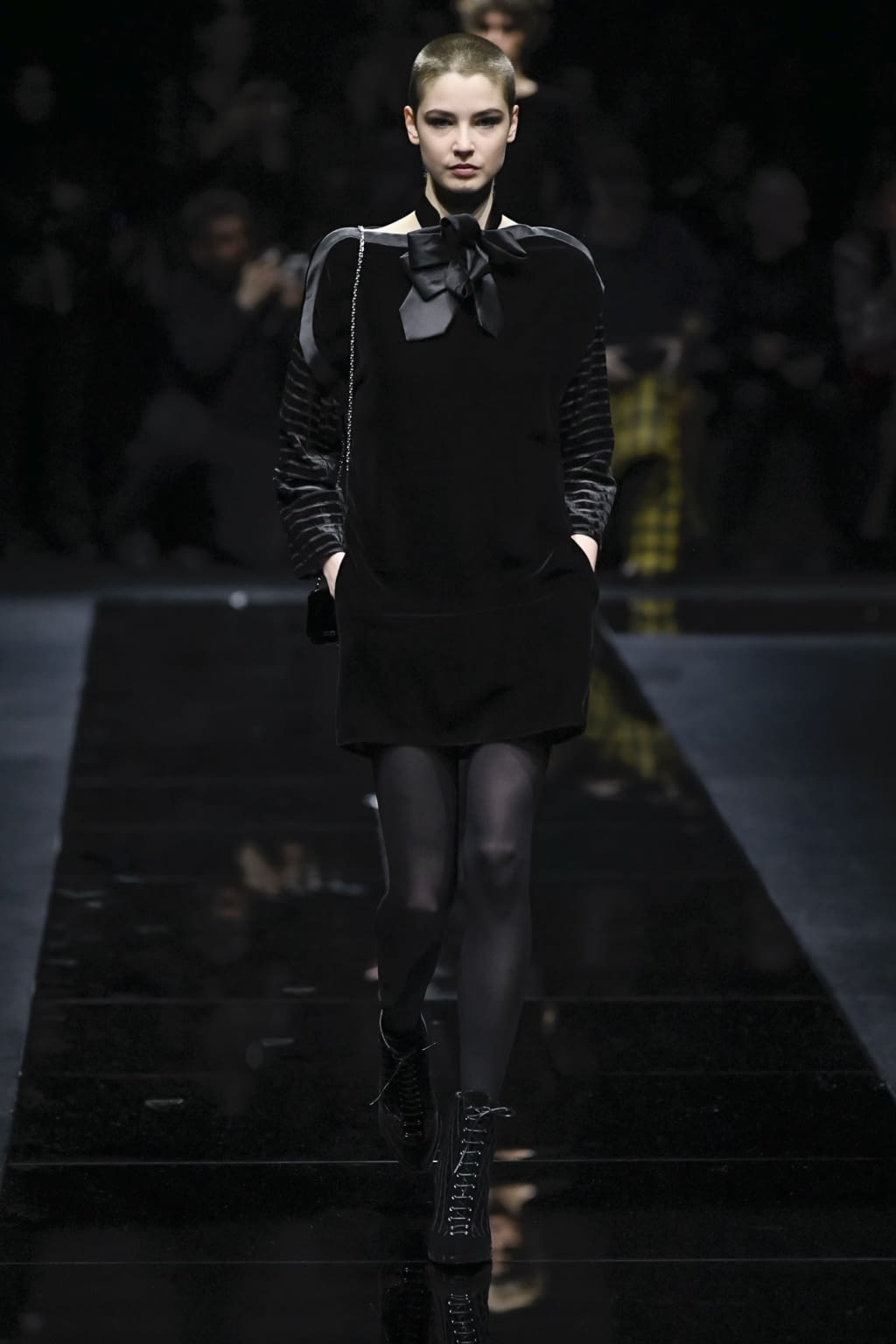 Fashion Week Milan Fall/Winter 2020 look 23 from the Emporio Armani collection 女装